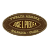 荷西·皮耶德拉 José L. Piedra Cazadores 雪茄，展現其質樸的菸葉色澤與經典的白色簡約標籤，體現出古巴最純正、平實的傳統風格。