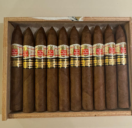 Short Hoyo Pirámides Edición Limitada 2011 (年度限量版)